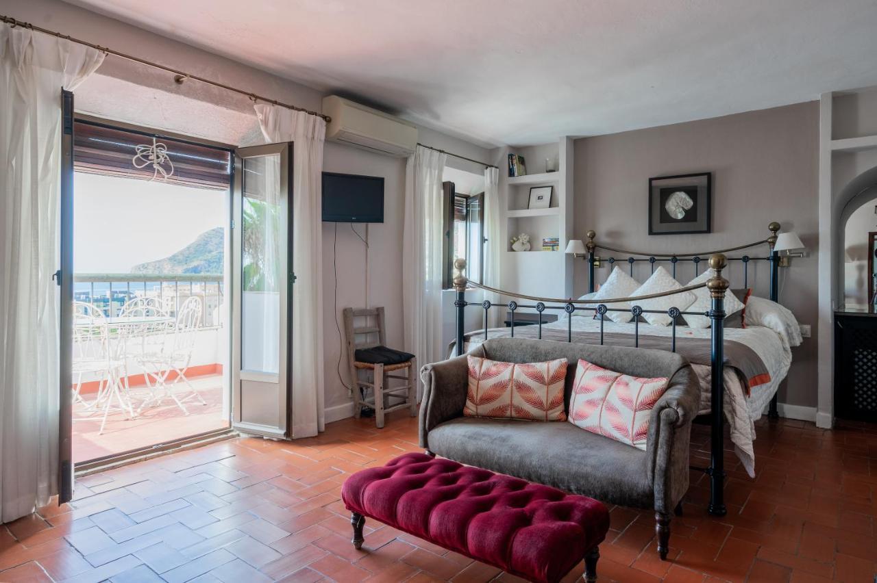 La Tartana Hotel *