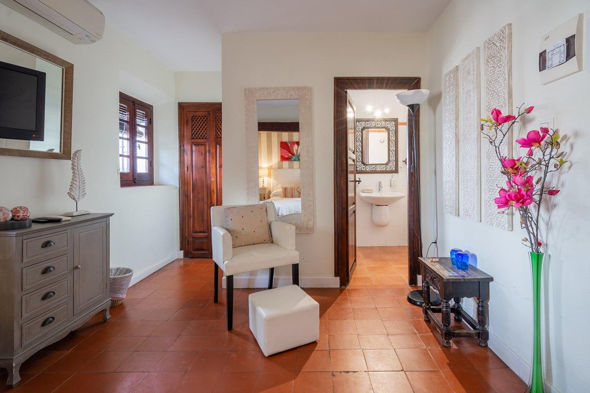 La Tartana Hotel *